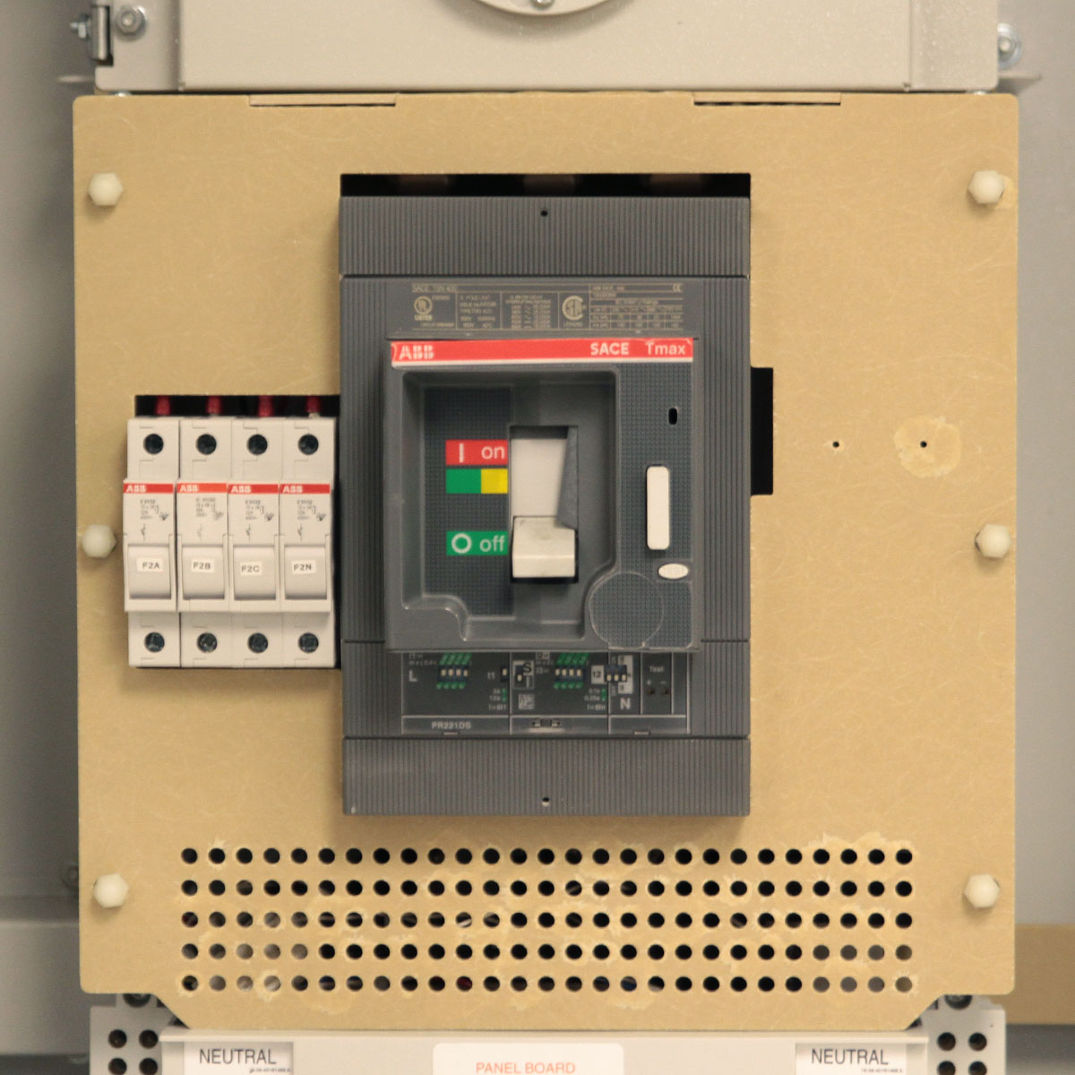 LayerZero Series 70: eRPP-SL1 Main Circuit Breaker.